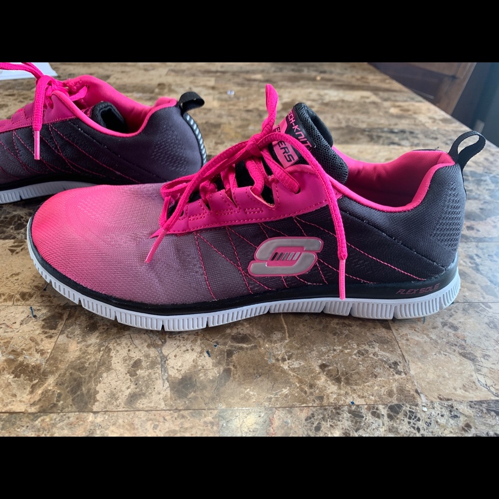 Sketchers Skech-Knit Memory Foam Athletic Shoe